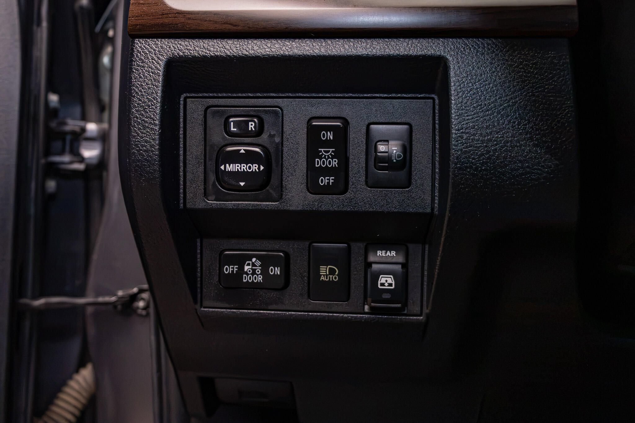 Used 2018 Toyota Tundra Limited w/ Limited Premium Package AWD/4WD image 19