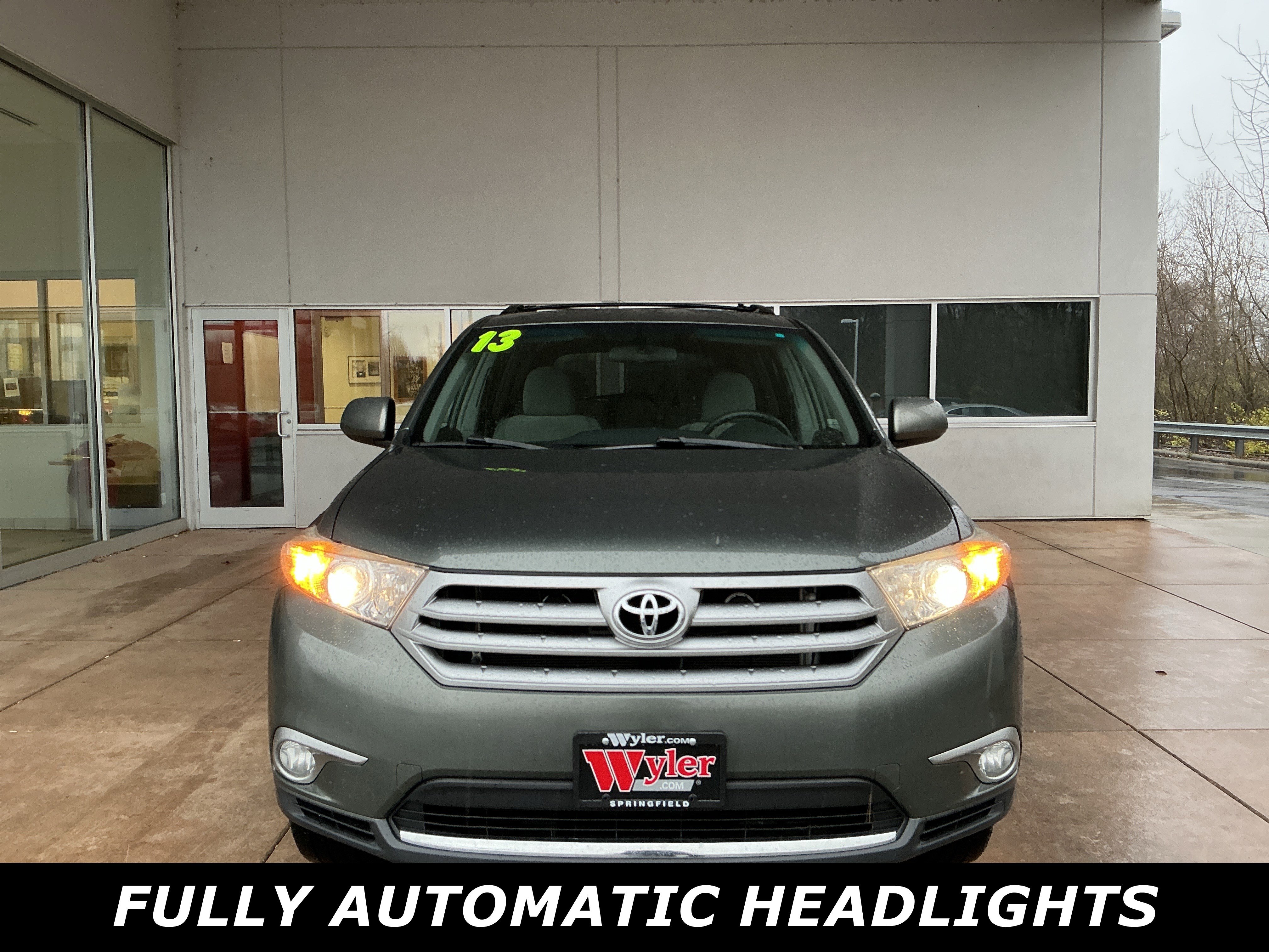 Used 2013 Toyota Highlander Plus image 2