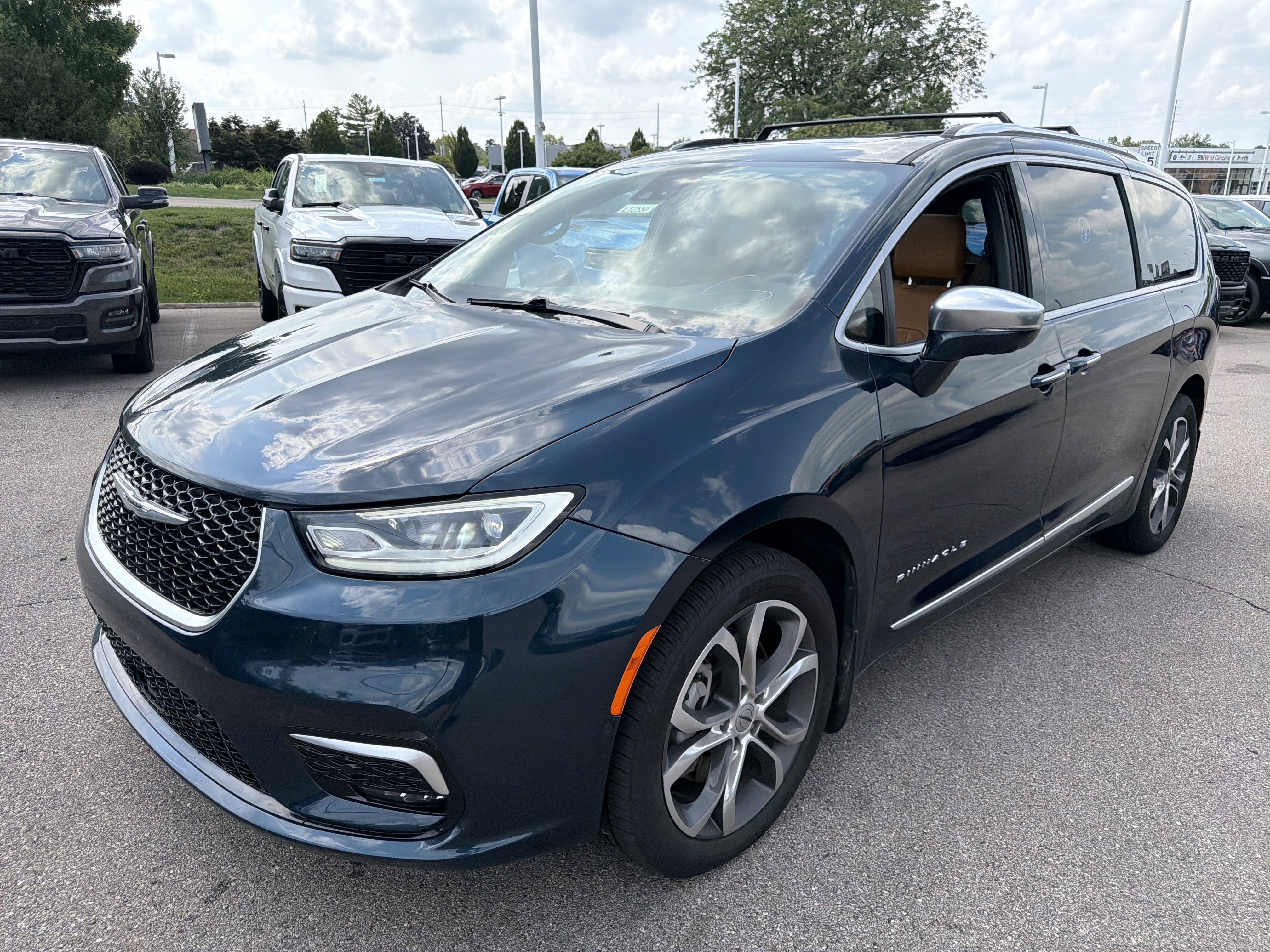 Used 2022 Chrysler Pacifica Pinnacle AWD/4WD image 4