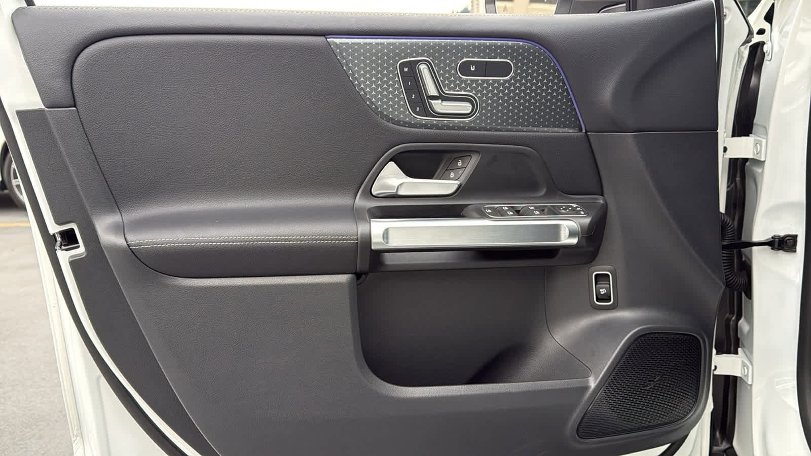 Used 2025 Mercedes-Benz GLB 250 4MATIC image 14