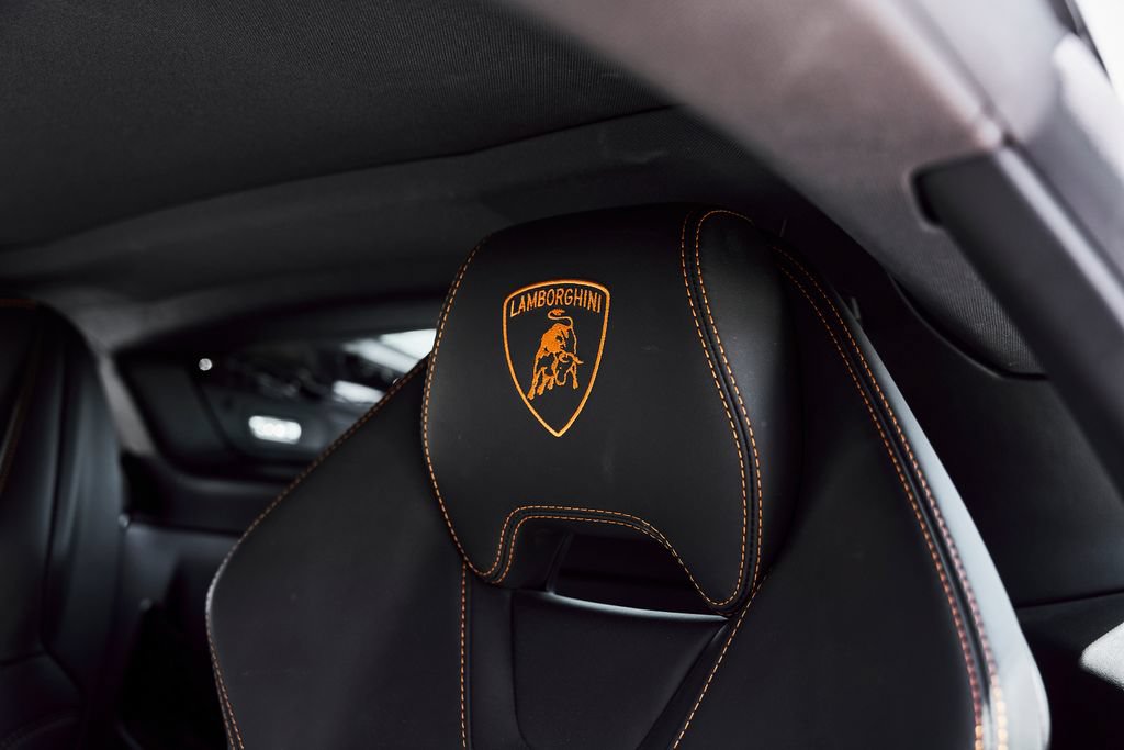 Used 2021 Lamborghini Huracan EVO RWD image 48