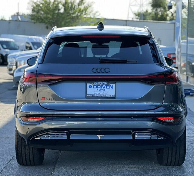 Used 2025 Audi SQ6 e-tron Premium Plus w/ Premium Plus AWD/4WD image 36