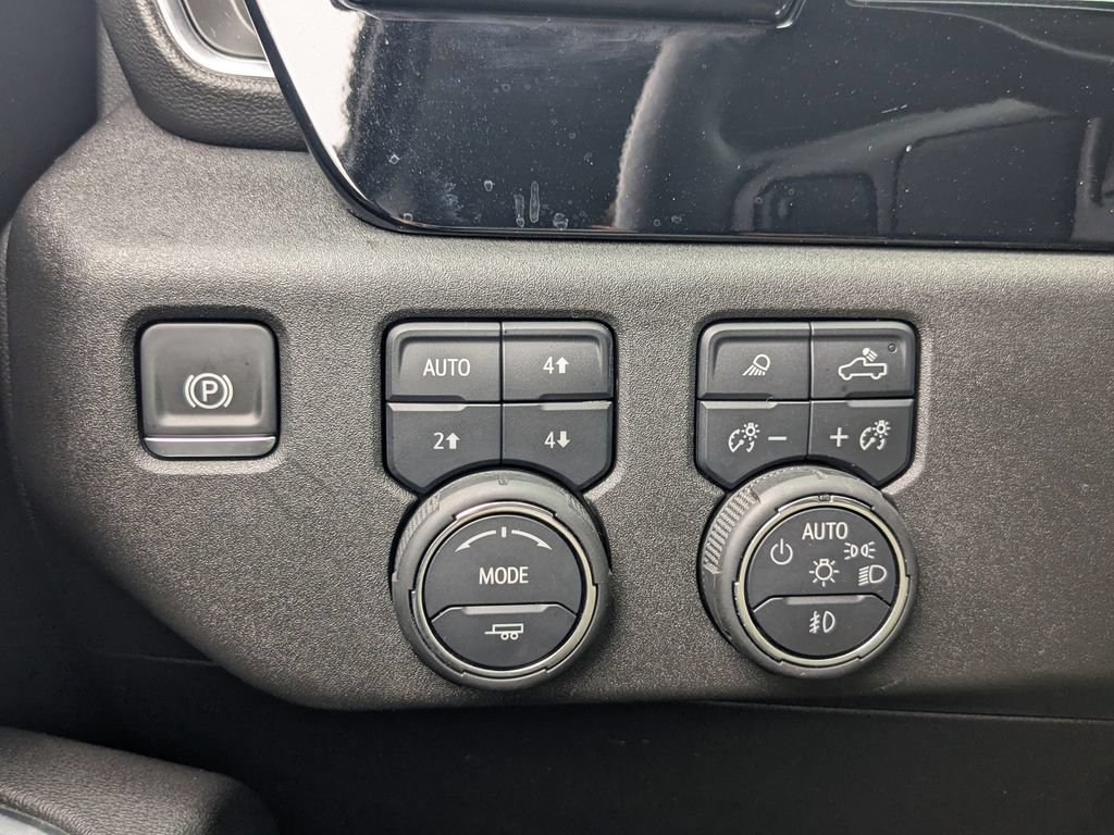 Used 2025 Chevrolet Silverado 2500 LTZ w/ LTZ Convenience Package AWD/4WD image 25