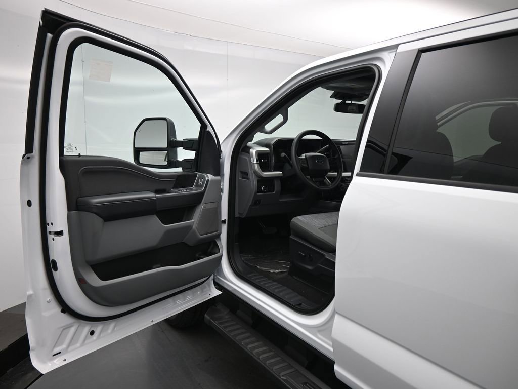 New 2026 Ford F250 XLT w/ XLT Premium Package image 8