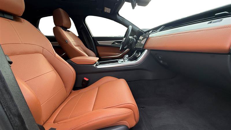 Used 2022 Jaguar XF R-Dynamic SE AWD/4WD image 17