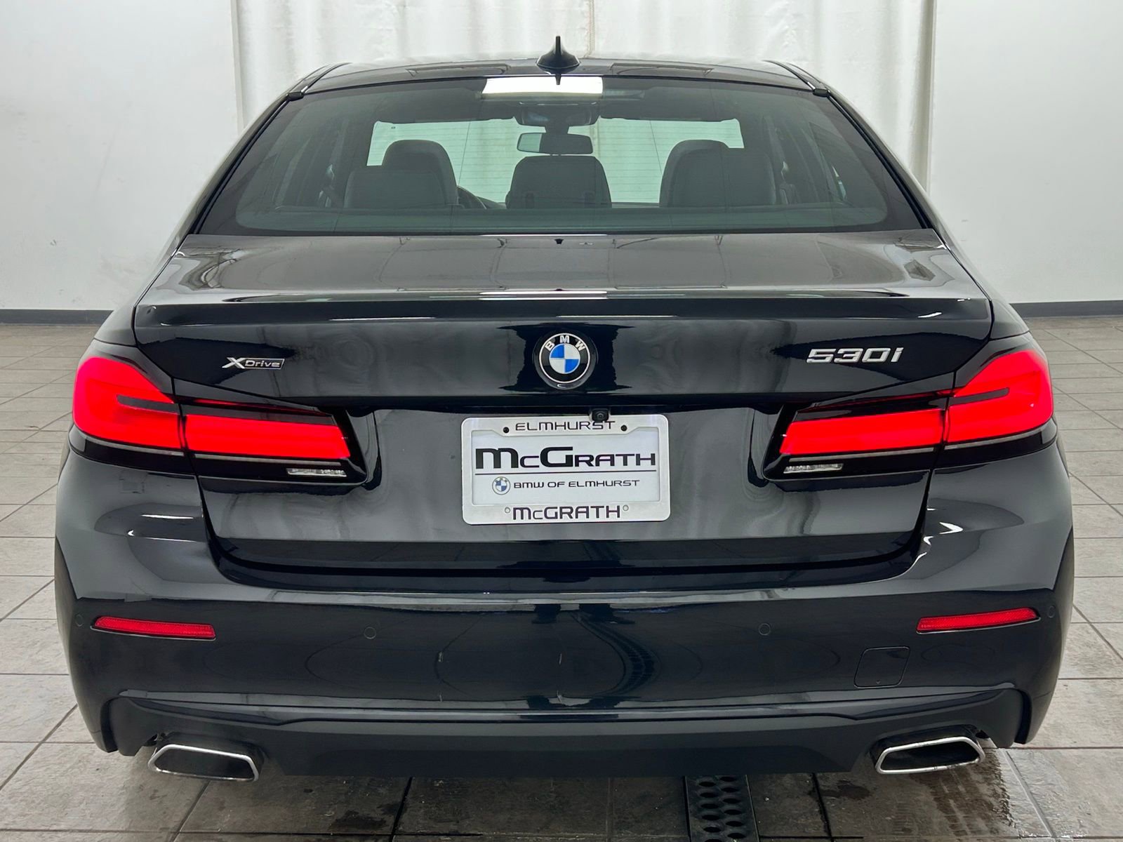 Used 2023 BMW 530i xDrive w/ Premium Package image 4