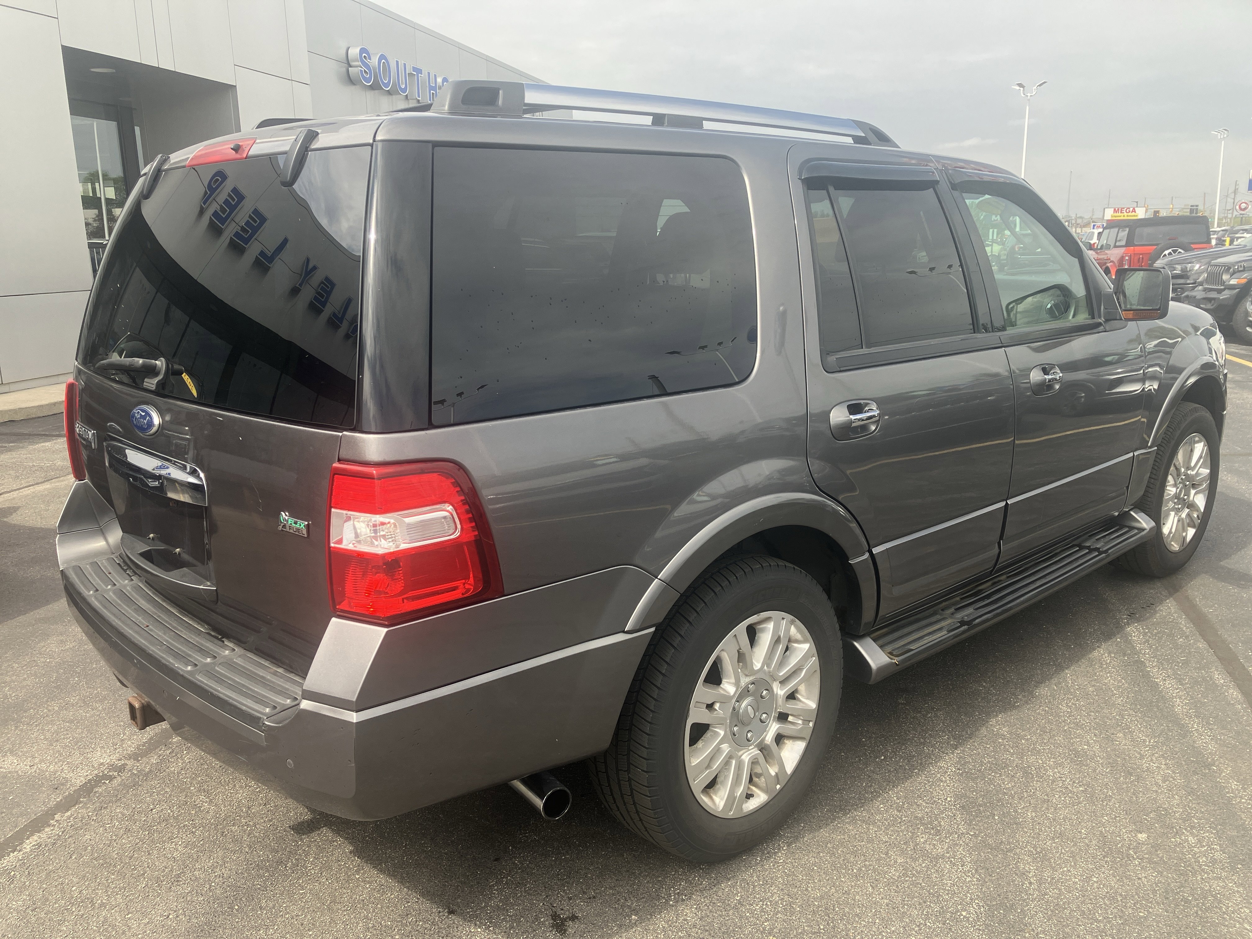 Used 2011 Ford Expedition Limited AWD/4WD image 7