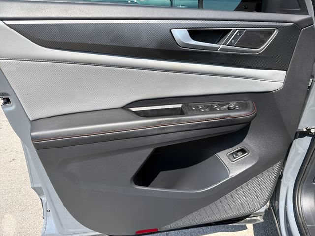Used 2024 Volkswagen Atlas Peak Edition SE AWD/4WD image 16