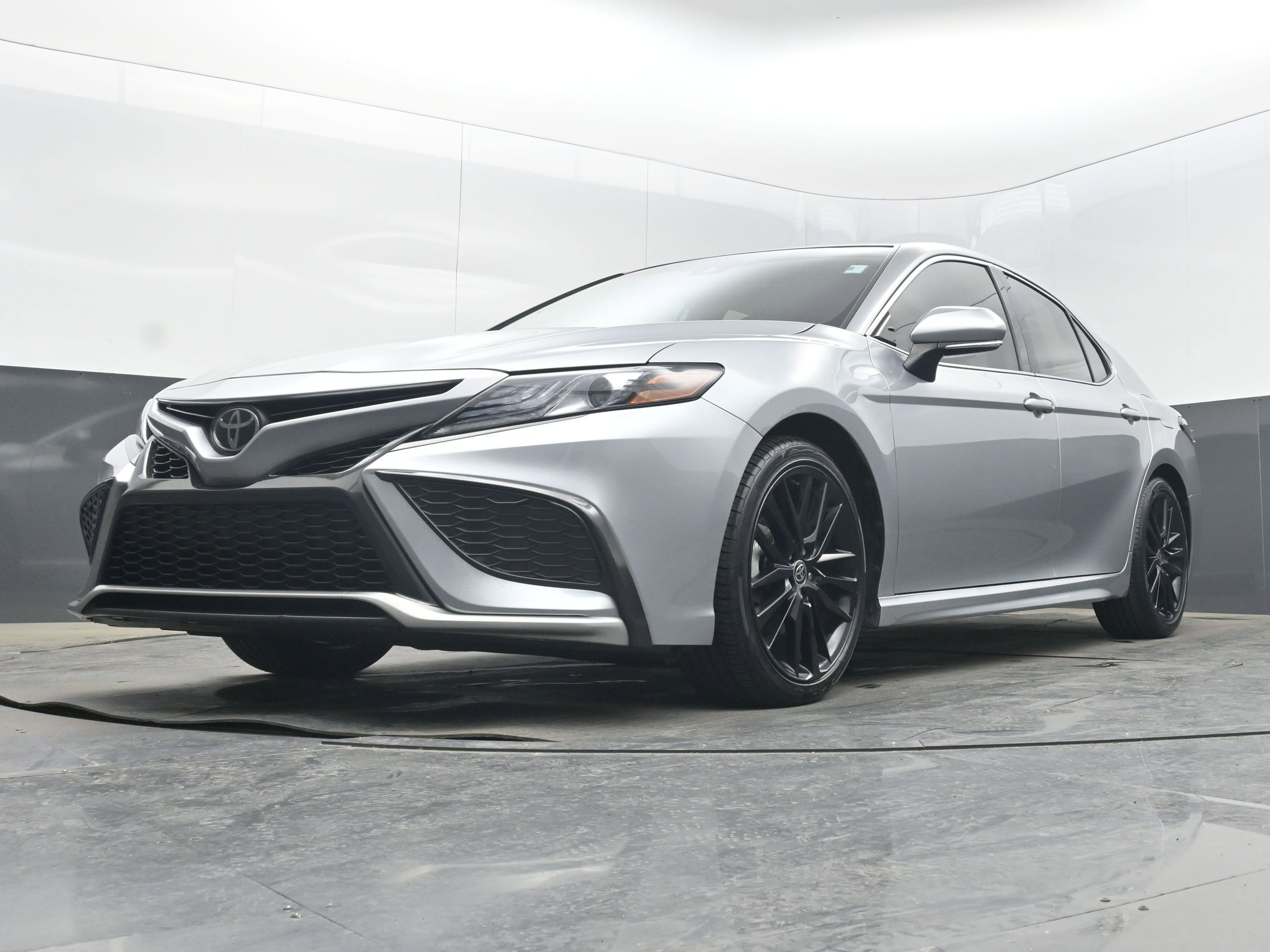 Used 2021 Toyota Camry XSE image 25