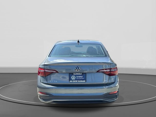 Certified 2022 Volkswagen Jetta SE w/ Panoramic Sunroof Package FWD image 4