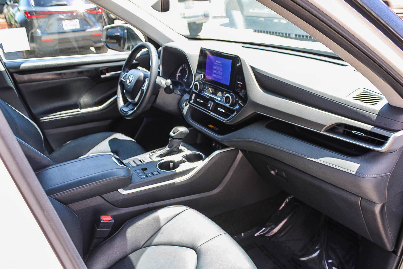 Certified 2026 Toyota Highlander XLE AWD/4WD image 18