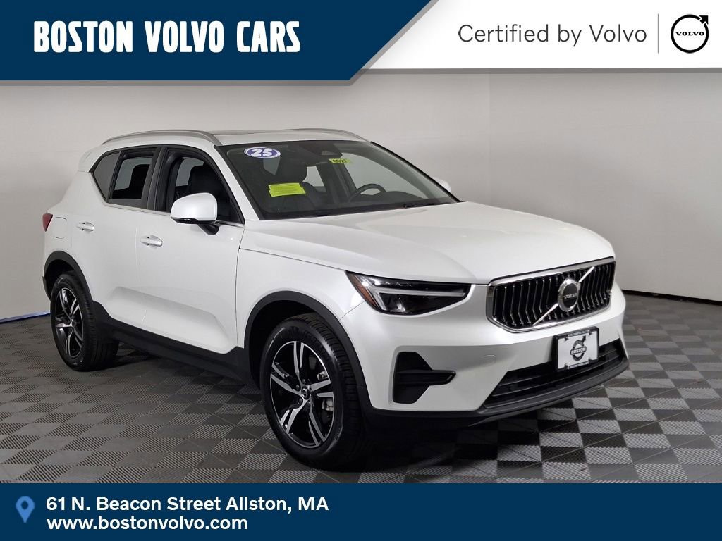 Certified 2025 Volvo XC40 B5 Core AWD/4WD image 1