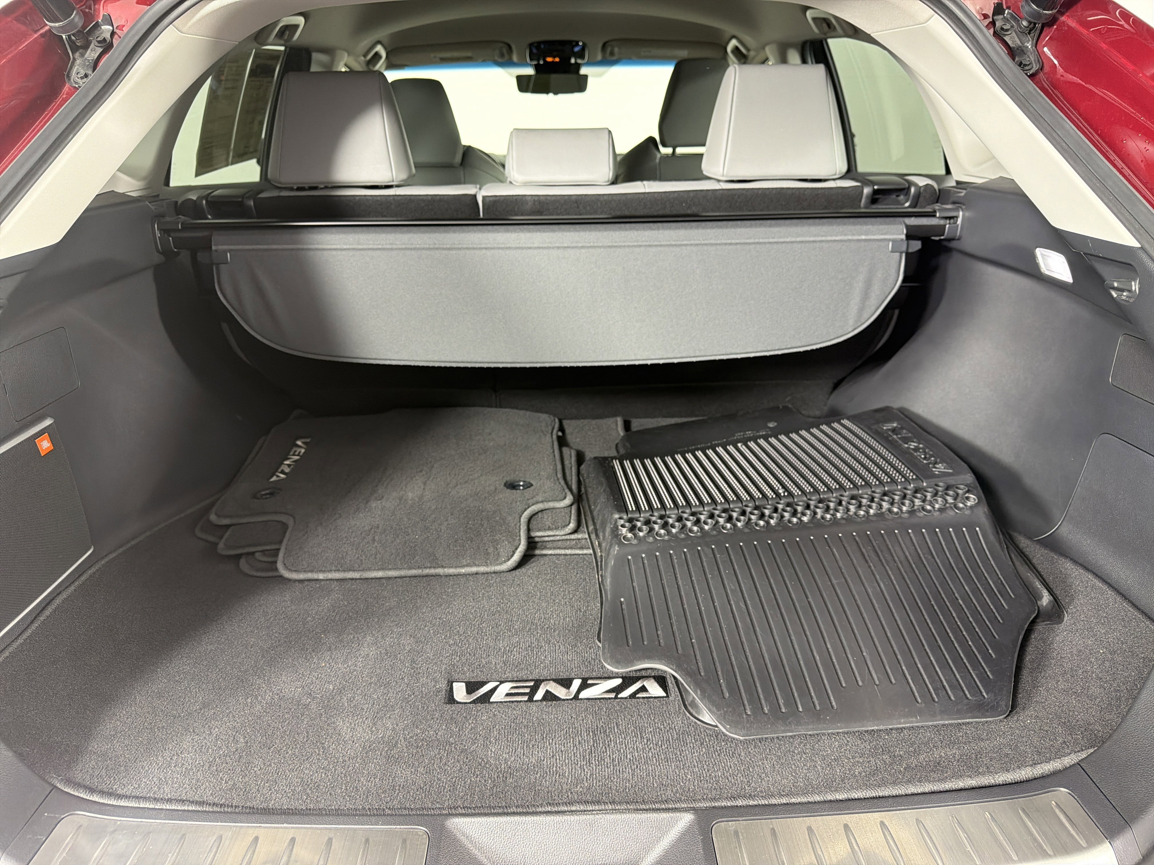 Used 2022 Toyota Venza Limited AWD/4WD image 30