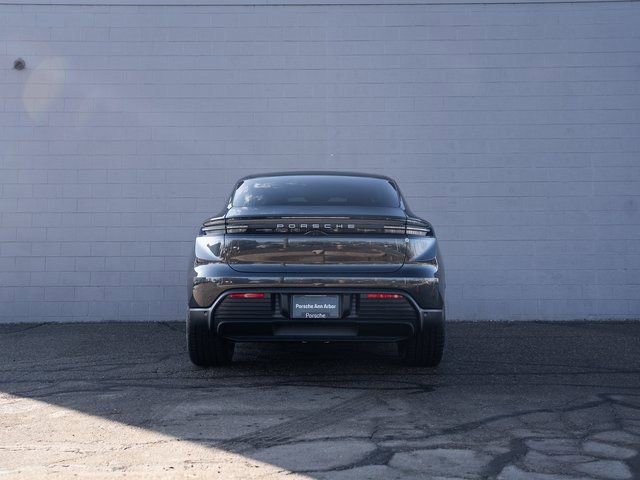 New 2026 Porsche Macan 4 Electric image 6