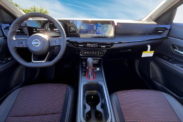 New 2026 Nissan Kicks SR w/ Cold Weather Package FWD image 5