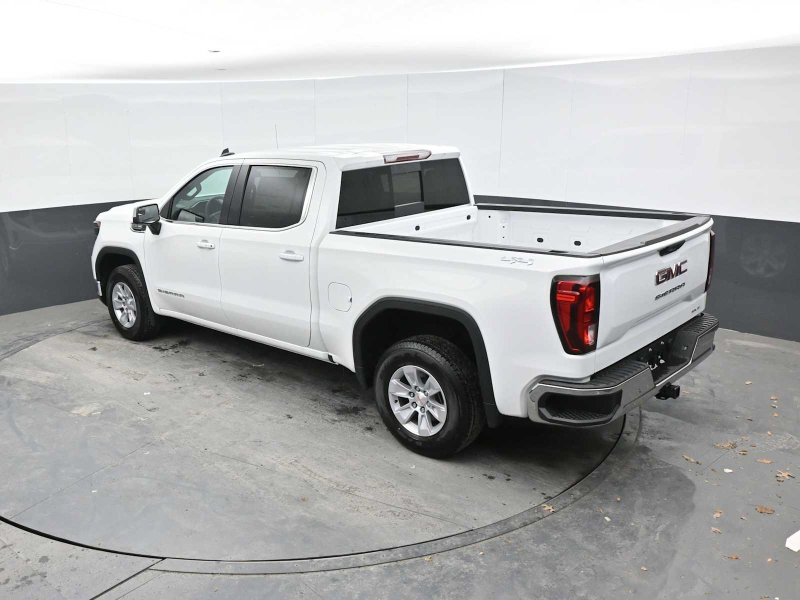 New 2026 GMC Sierra 1500 SLE w/ Preferred Package AWD/4WD image 26