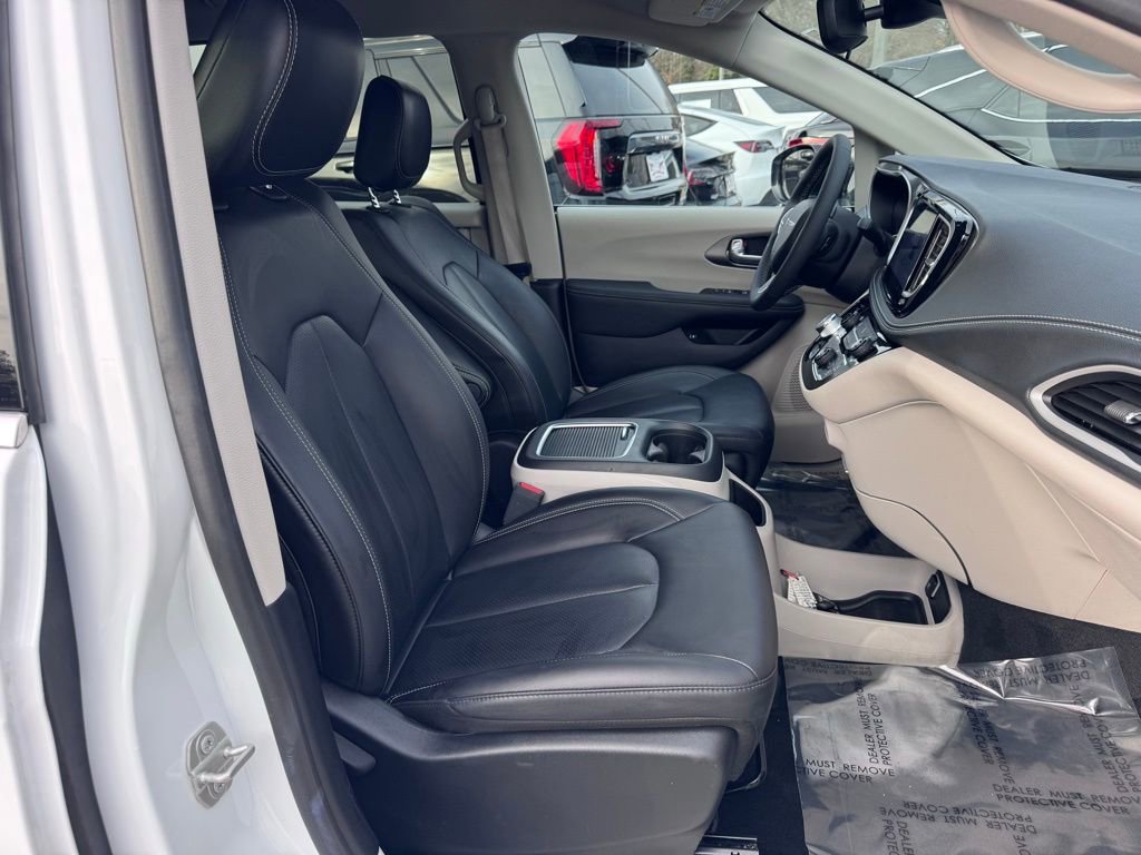 Used 2024 Chrysler Pacifica Select FWD image 28