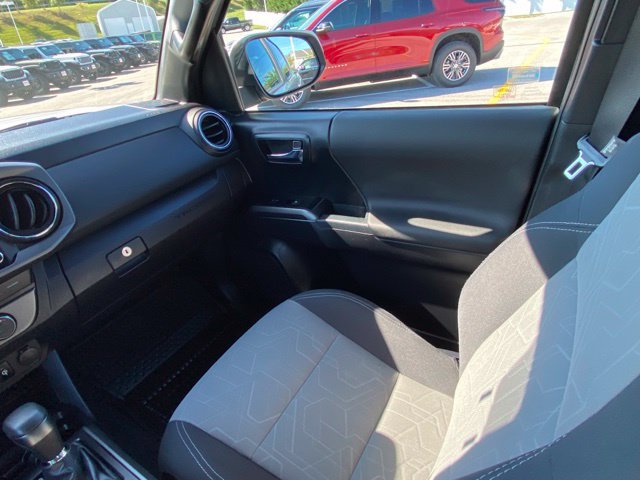 Used 2021 Toyota Tacoma TRD Off-Road AWD/4WD image 24