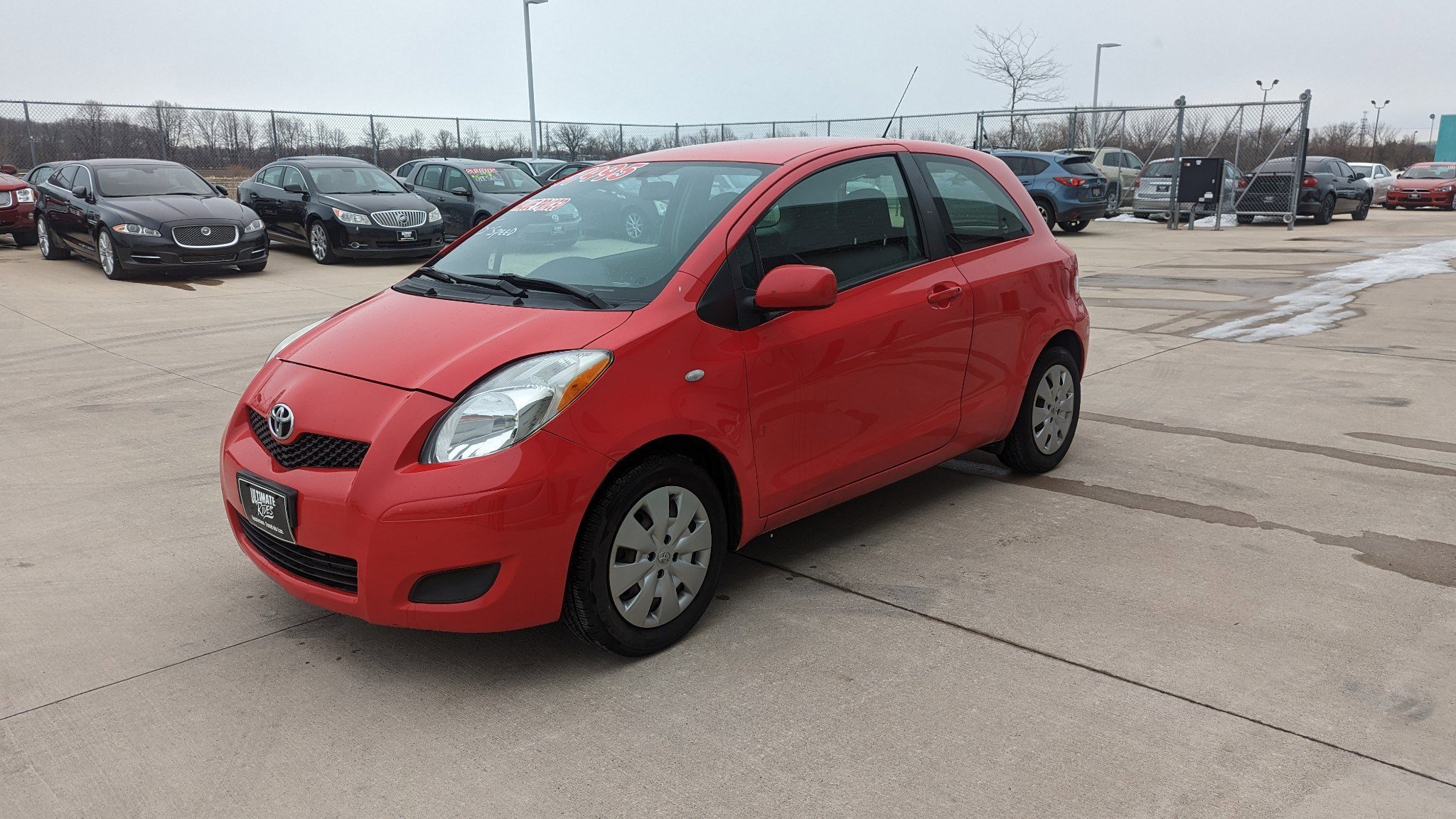 Used 2010 Toyota Yaris 2-Door Hatchback image 7