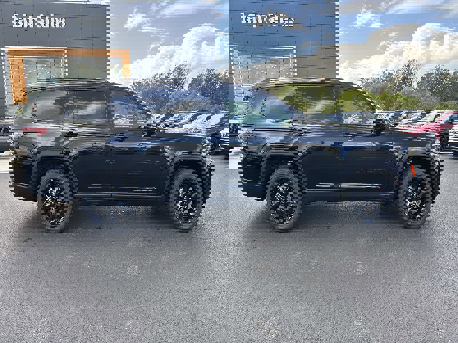 Used 2025 Jeep Grand Cherokee L Laredo w/ Luxury Tech Group I image 6