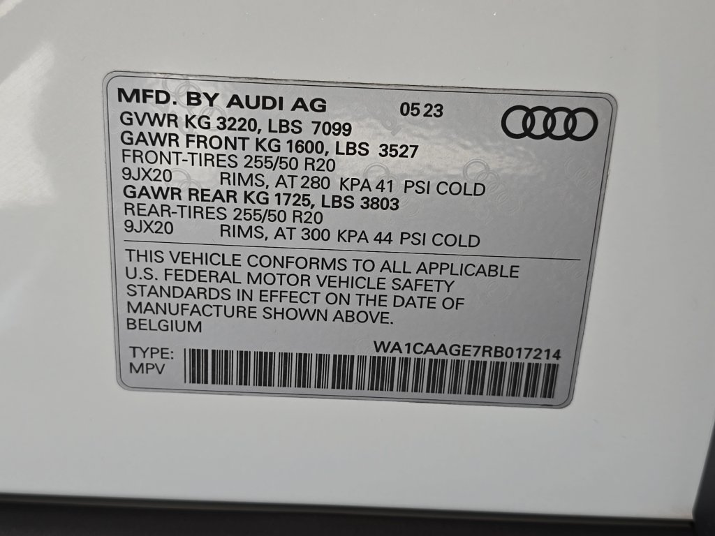 Certified 2024 Audi Q8 e-tron Premium Plus w/ Premium Plus Package AWD/4WD image 38