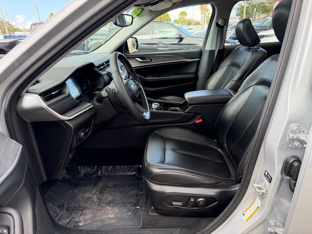 Certified 2023 Jeep Grand Cherokee Limited image 16