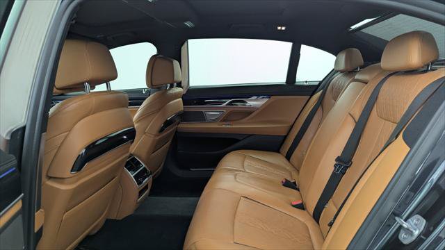 Used 2019 BMW 750i w/ Executive Package RWD image 17
