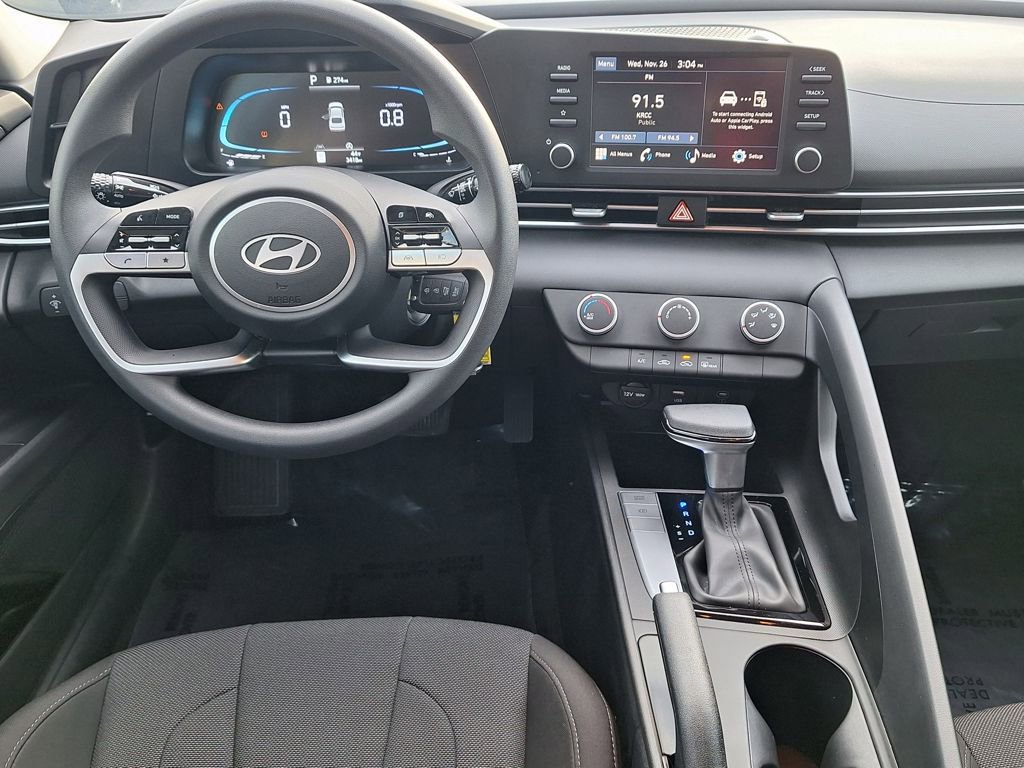Certified 2025 Hyundai Elantra SE image 13