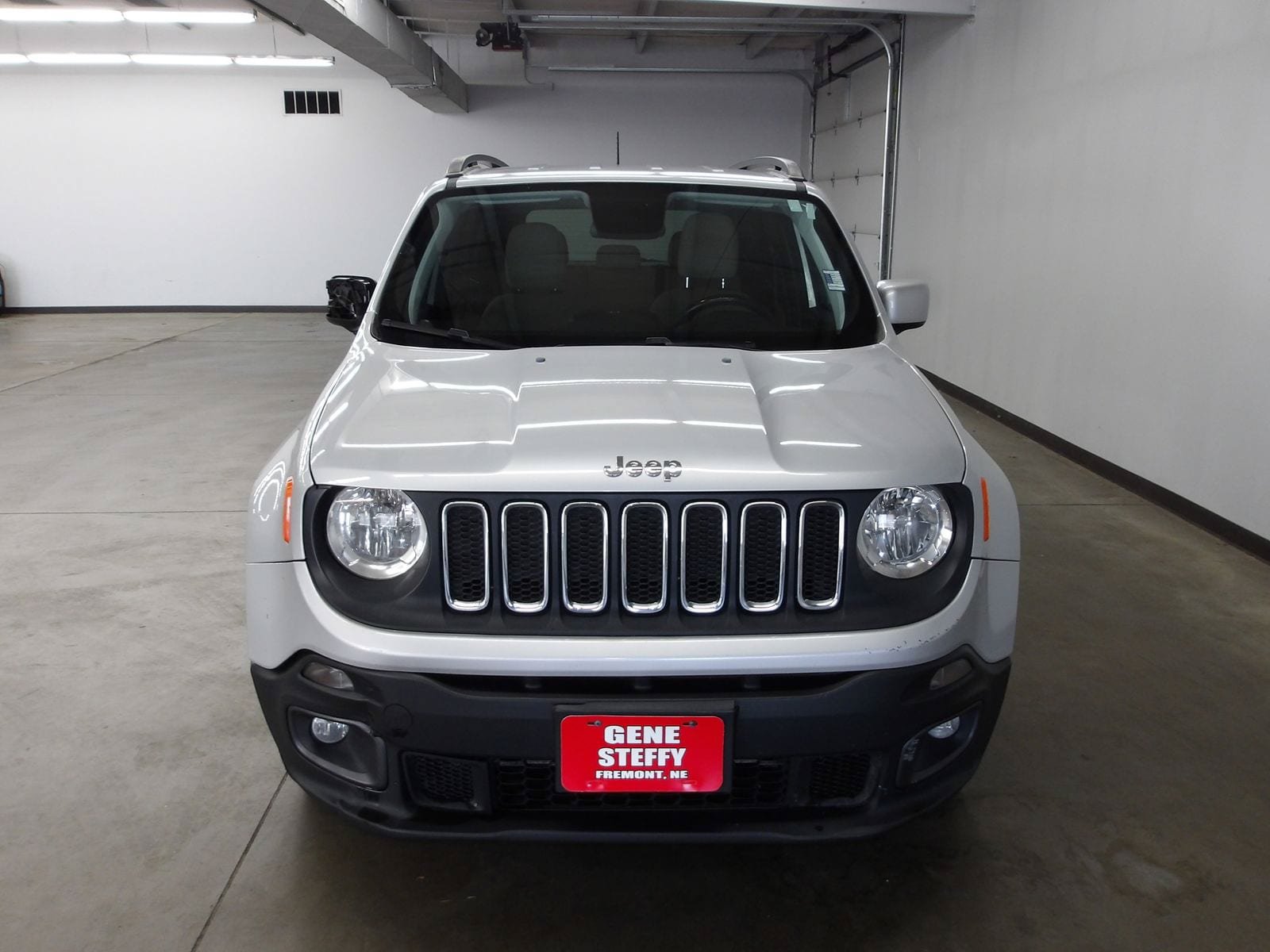Used 2018 Jeep Renegade Latitude w/ Cold Weather Group AWD/4WD image 4