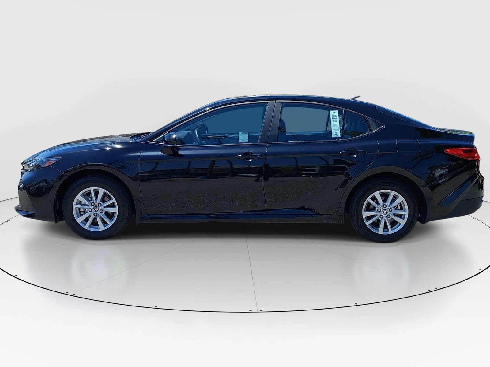 Used 2025 Toyota Camry LE AWD/4WD image 4