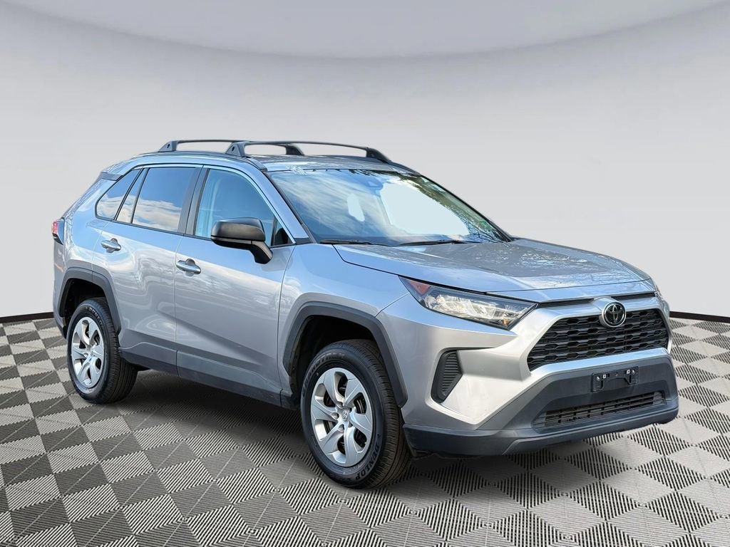 Used 2021 Toyota RAV4 LE image 1