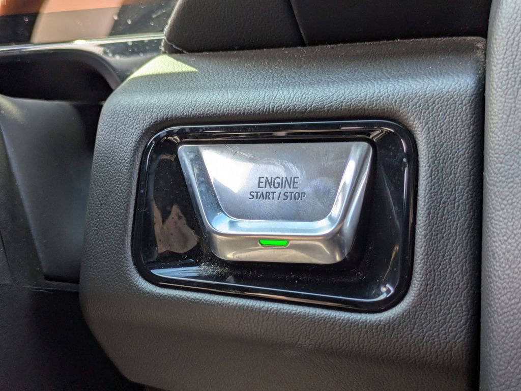 Used 2025 GMC Yukon Denali image 24