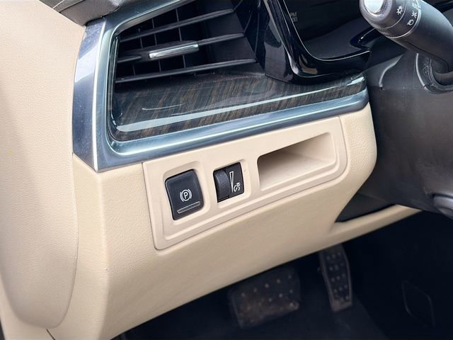 Used 2018 Cadillac XT5 AWD image 10