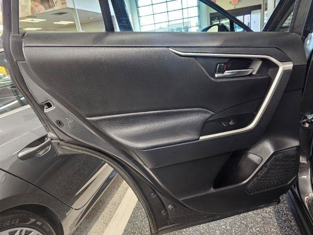 Used 2022 Toyota RAV4 XLE image 27