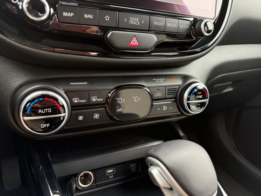 Certified 2024 Kia Soul GT-Line FWD image 30