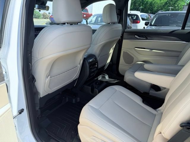 Used 2025 Jeep Grand Cherokee L Limited AWD/4WD image 23
