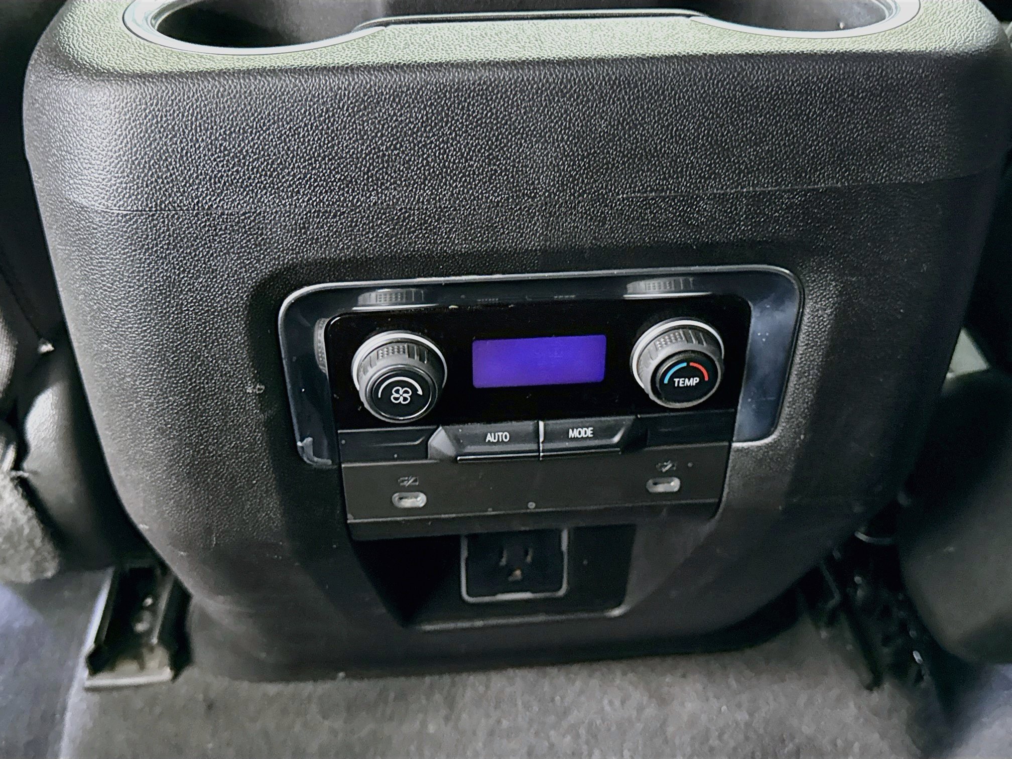 Used 2023 Chevrolet Suburban LS RWD image 25