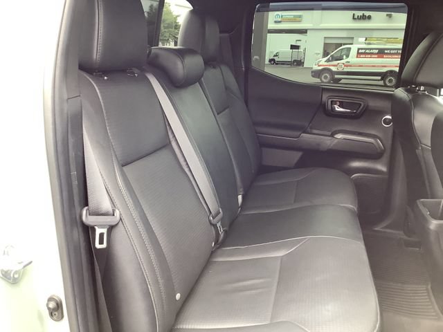Used 2022 Toyota Tacoma TRD Sport w/ TRD Premium Sport Package AWD/4WD image 32