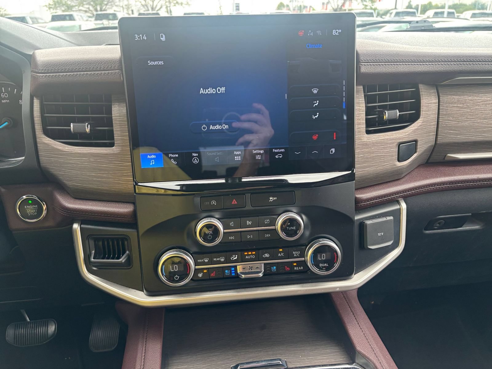 Used 2024 Ford Expedition Limited RWD image 16