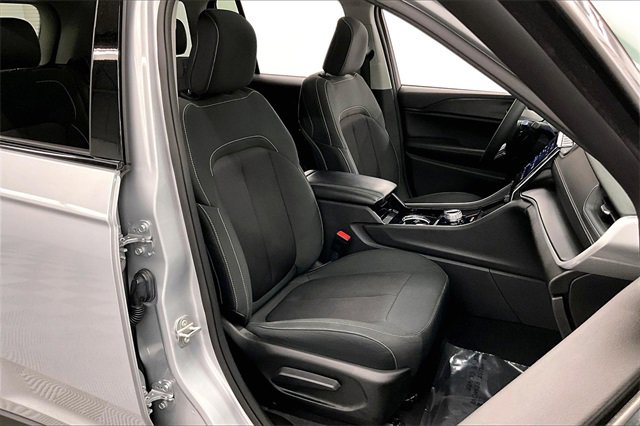 Used 2023 Jeep Grand Cherokee Laredo image 7