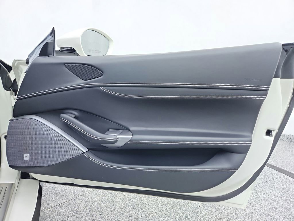 Used 2020 Ferrari Portofino Base image 33