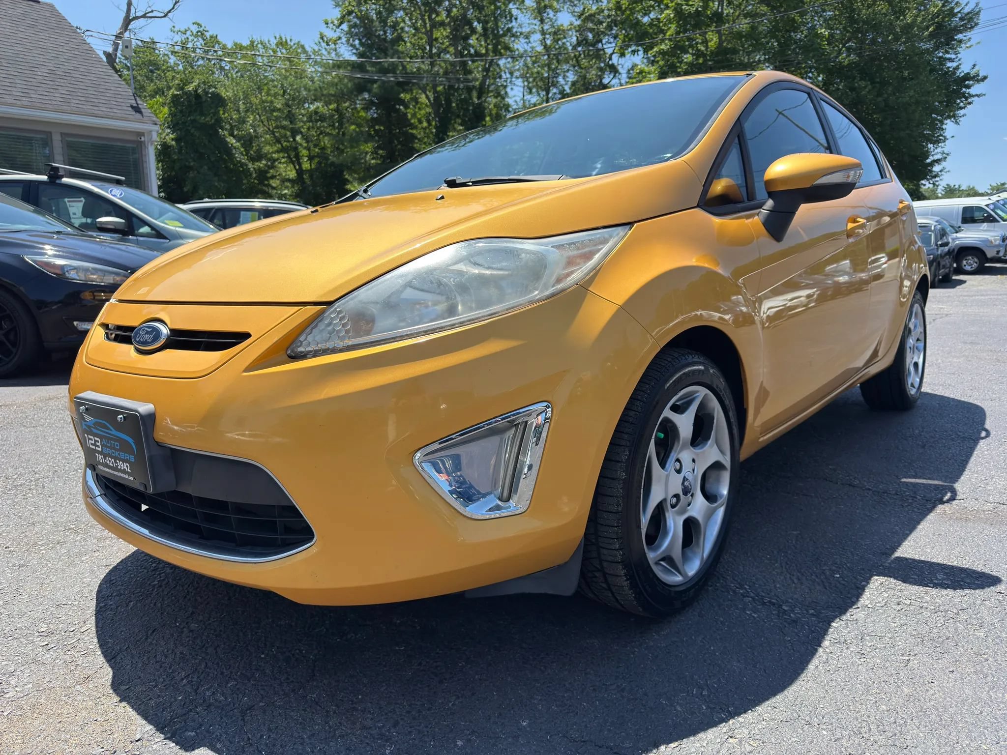 Used 2011 Ford Fiesta SES FWD image 3