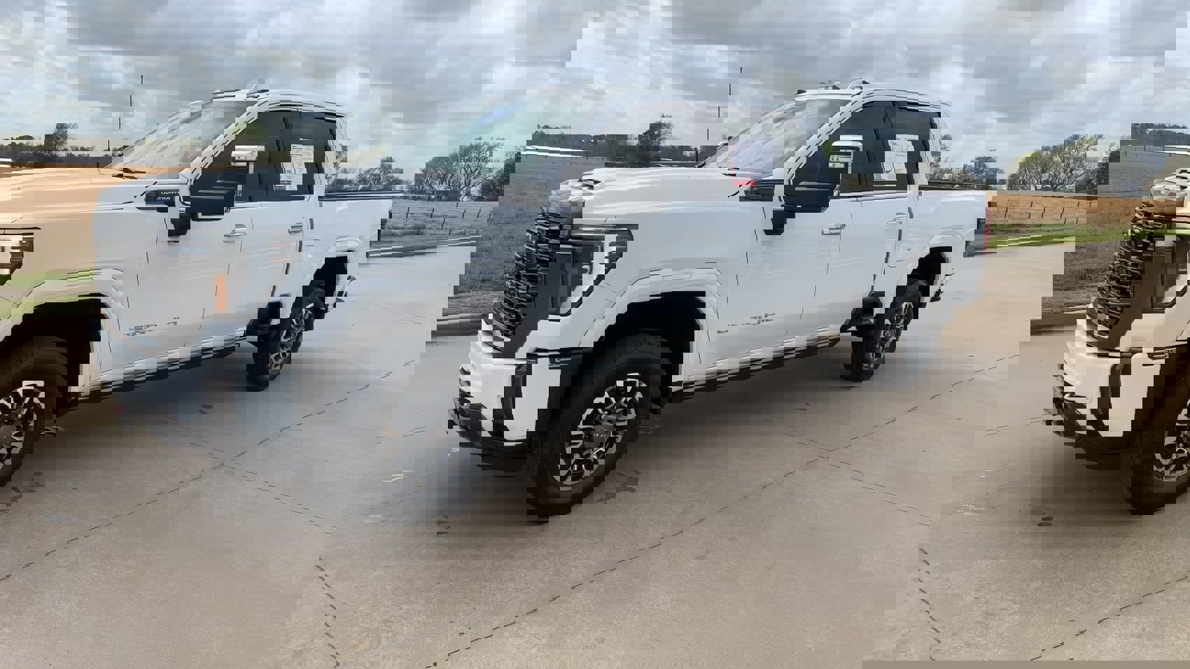 Used 2024 GMC Sierra 2500 Denali Ultimate image 4