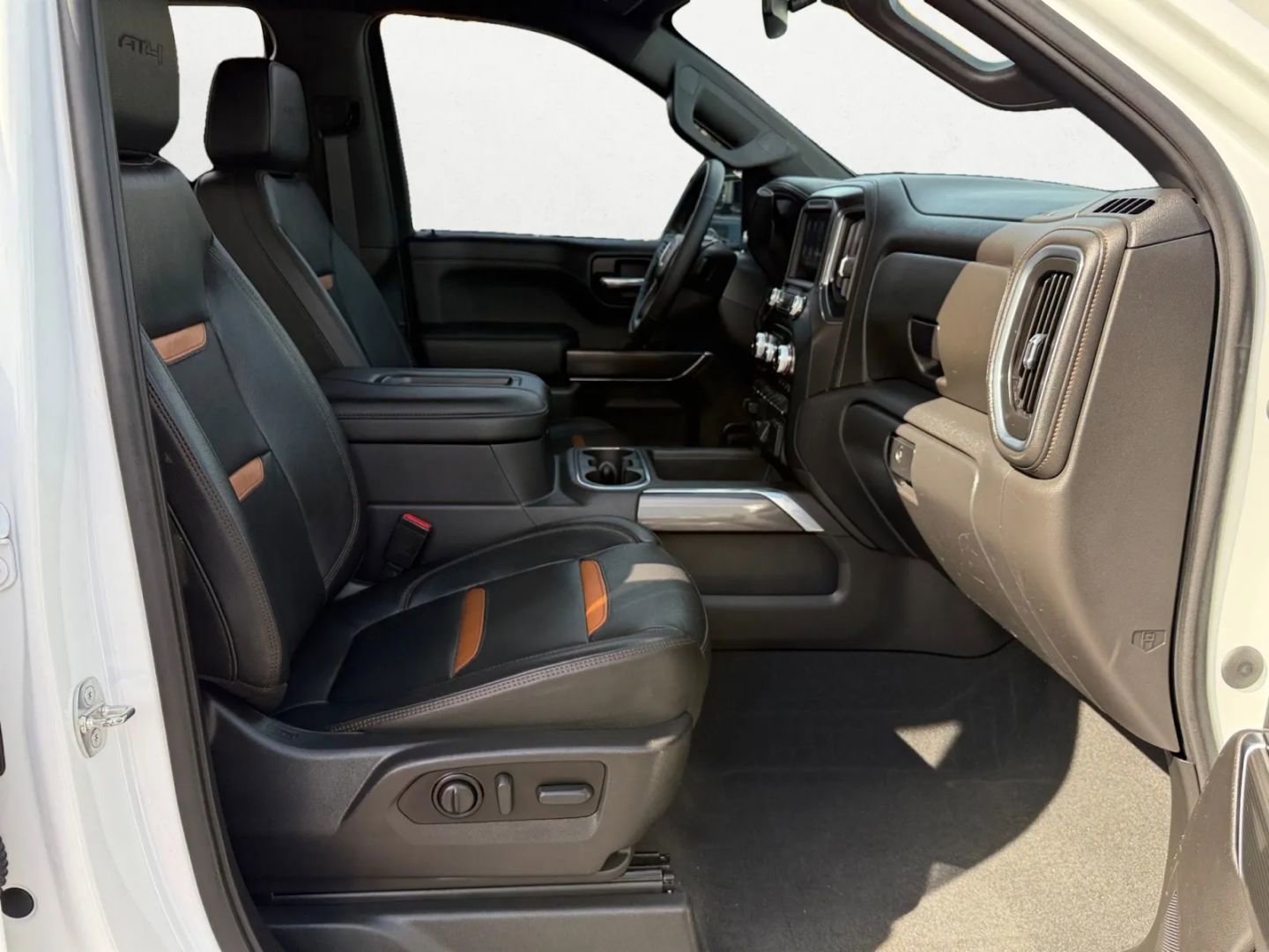 Used 2022 GMC Sierra 1500 AT4 image 22