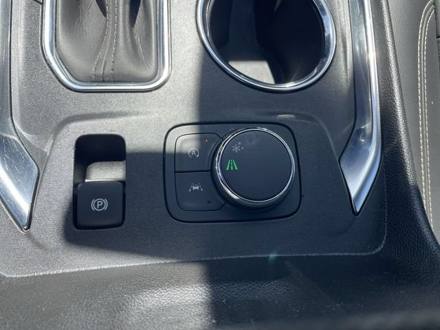 Used 2023 Chevrolet Traverse Premier FWD image 18