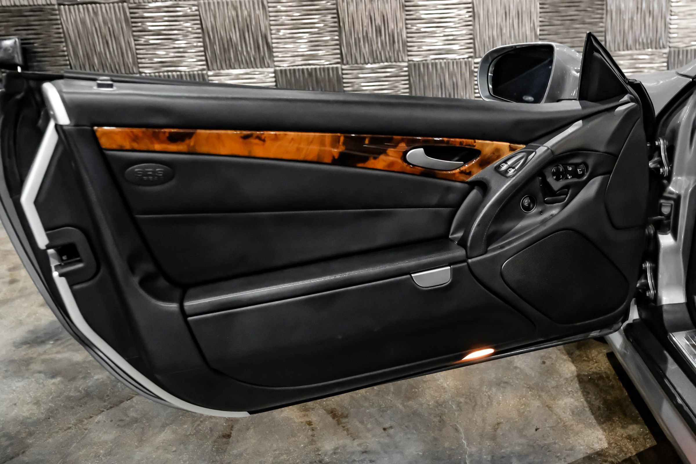Used 2011 Mercedes-Benz SL 550 w/ Premium I Pkg image 29