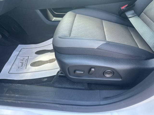 New 2026 Chevrolet Equinox LT w/ Convenience Package II FWD image 17