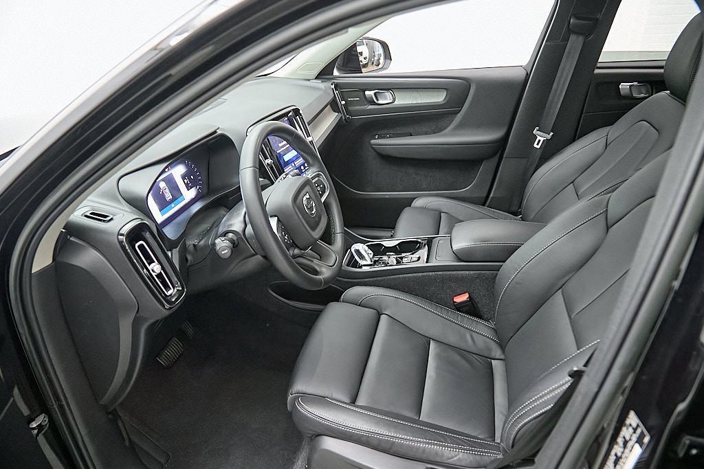 Certified 2023 Volvo XC40 B5 Ultimate w/ Protection Package Premier AWD/4WD image 18