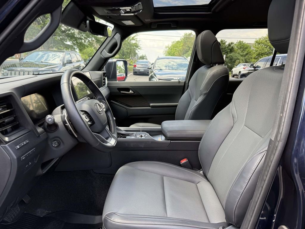 Used 2025 Lexus GX 550 w/ Accessory Package (2T) AWD/4WD image 13