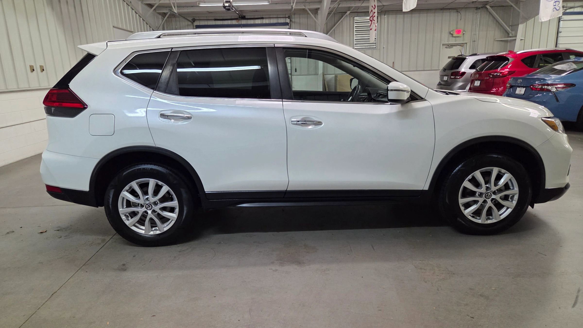 Used 2017 Nissan Rogue SV image 9